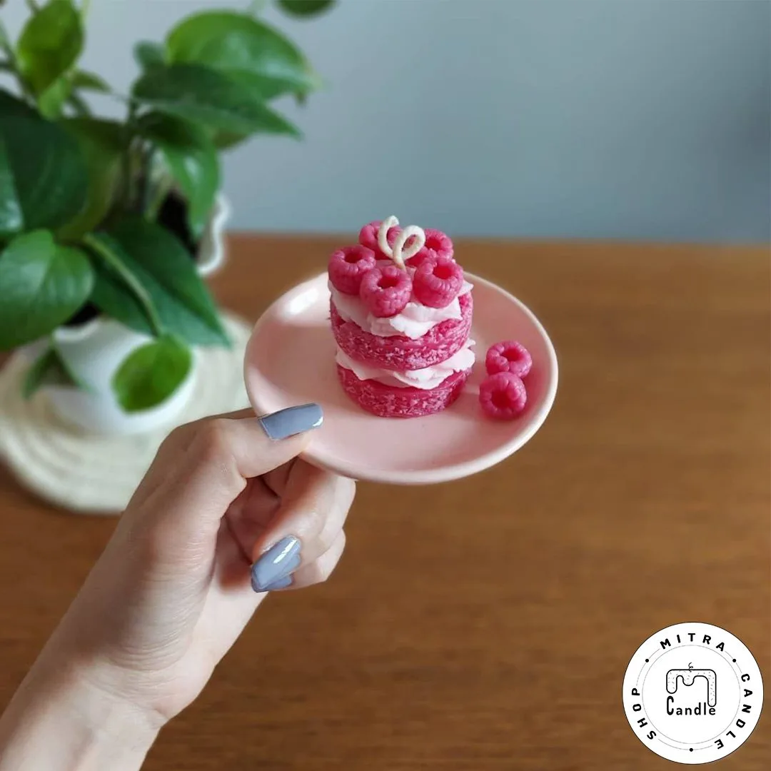 redvelvet-mini-cake-with-raspberries-candle.1 شمع مینی کیک ردولوت با رزبری - Image 1