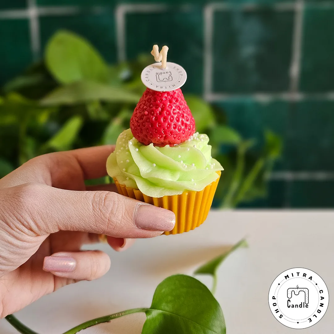 STRAWBERRY cupcake5 شمع کاپ کیک به طعم توت فرنگی - Image 1